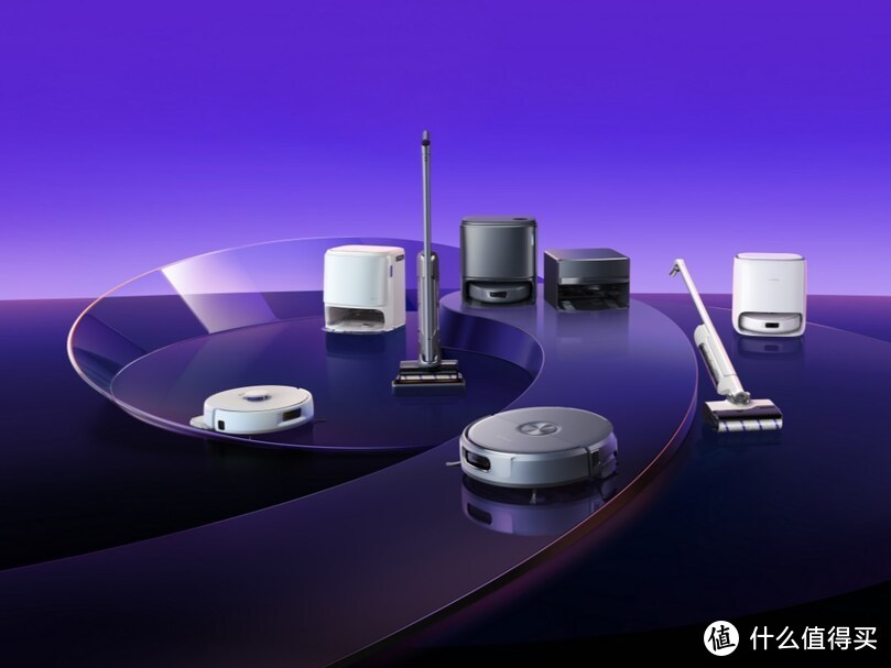 升级履带式滚布 云鲸 全新 旗舰 扫拖一体机 亮相 CES 2025实时活水拖地 带来更好地面清洁效果